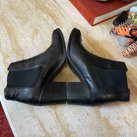 Nisolo Heeled Chelsea Boots - Picture 6 of 9